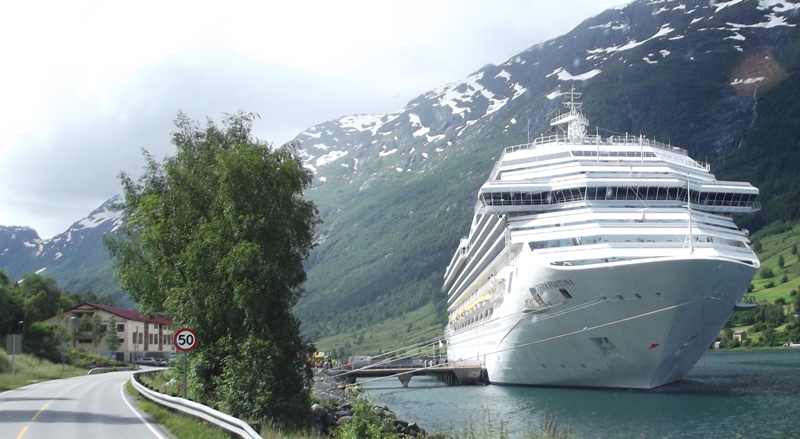 cruiseschip Costa bij Olden 2016 1