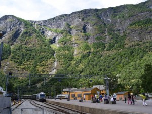 drukte in de haven en op het station van Flam 2016 4